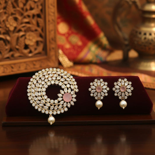 Round ad pendal with earrings