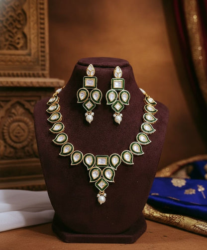 Kundan meenakari set