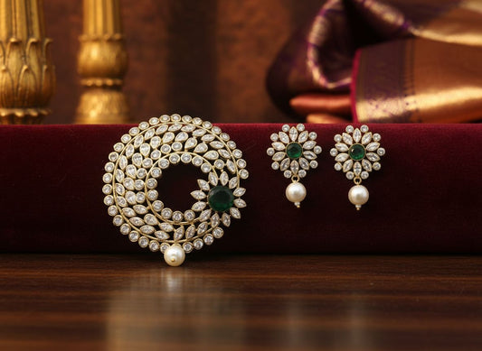 Round ad pendal with earrings